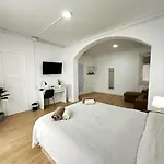 Rgr Bed & Breakfast